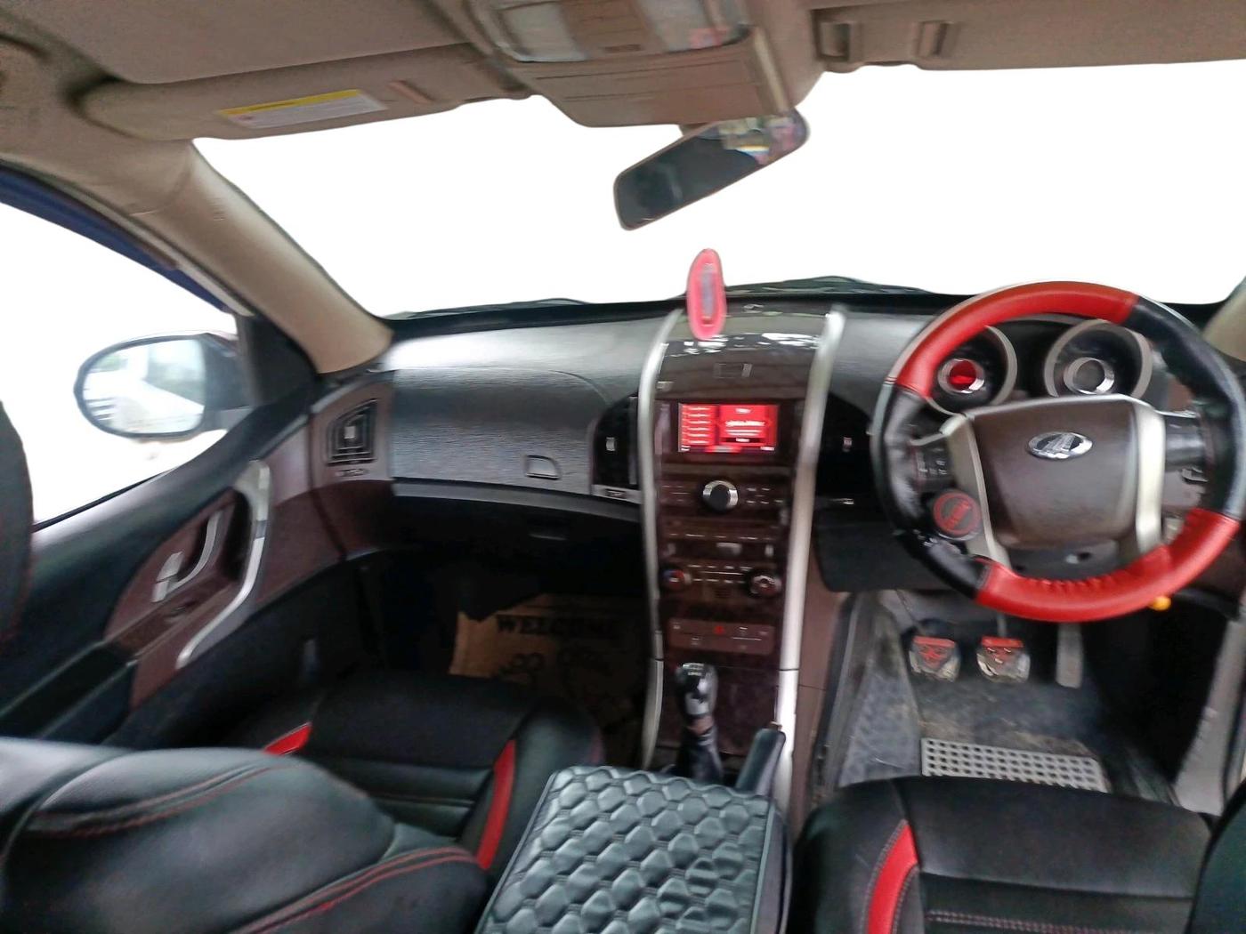 2014 Mahindra XUV500 W8, Diesel, Manual, 1,62,707 km, interior