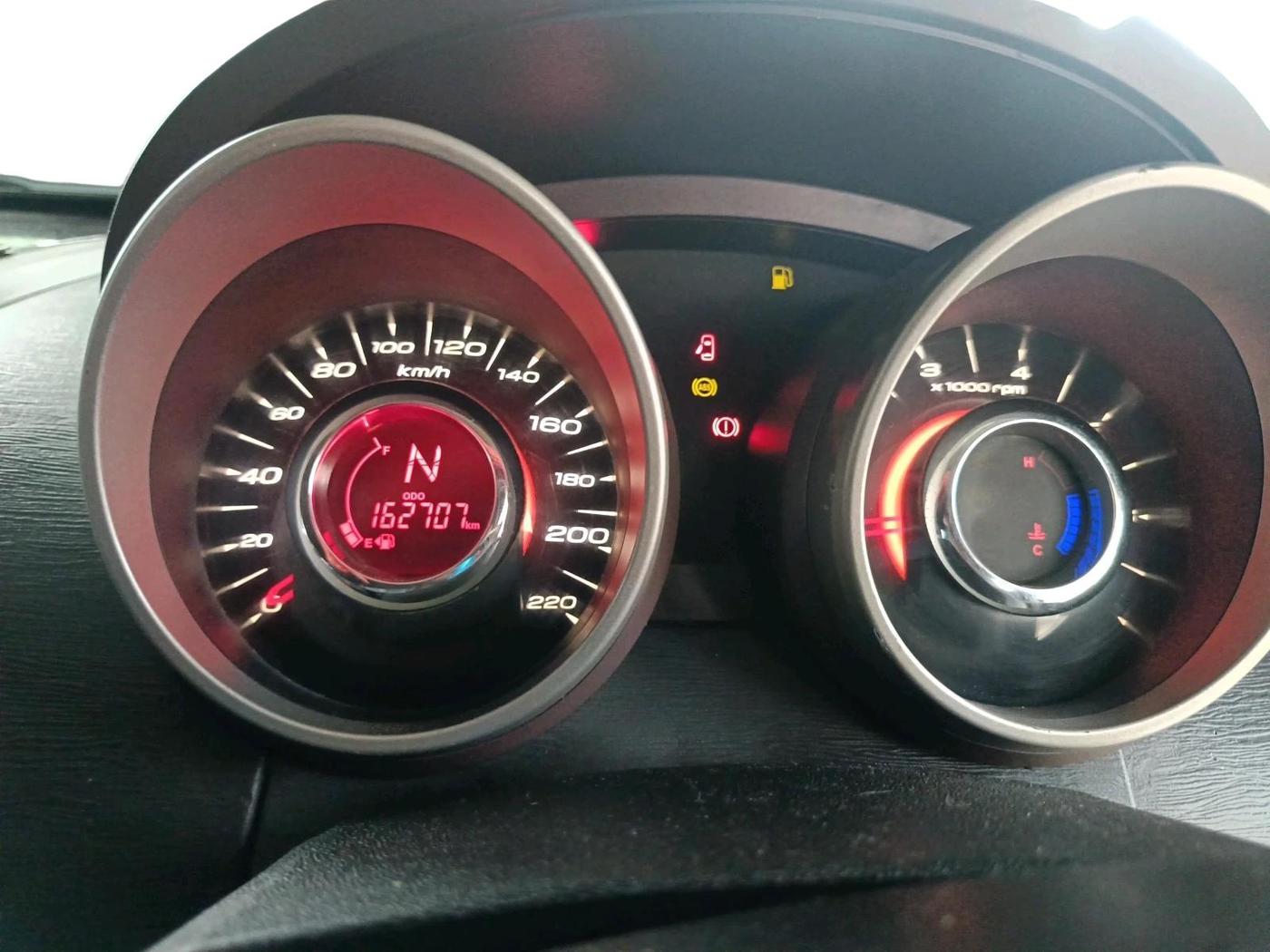2014 Mahindra XUV500 W8, Diesel, Manual, 1,62,707 km, interior