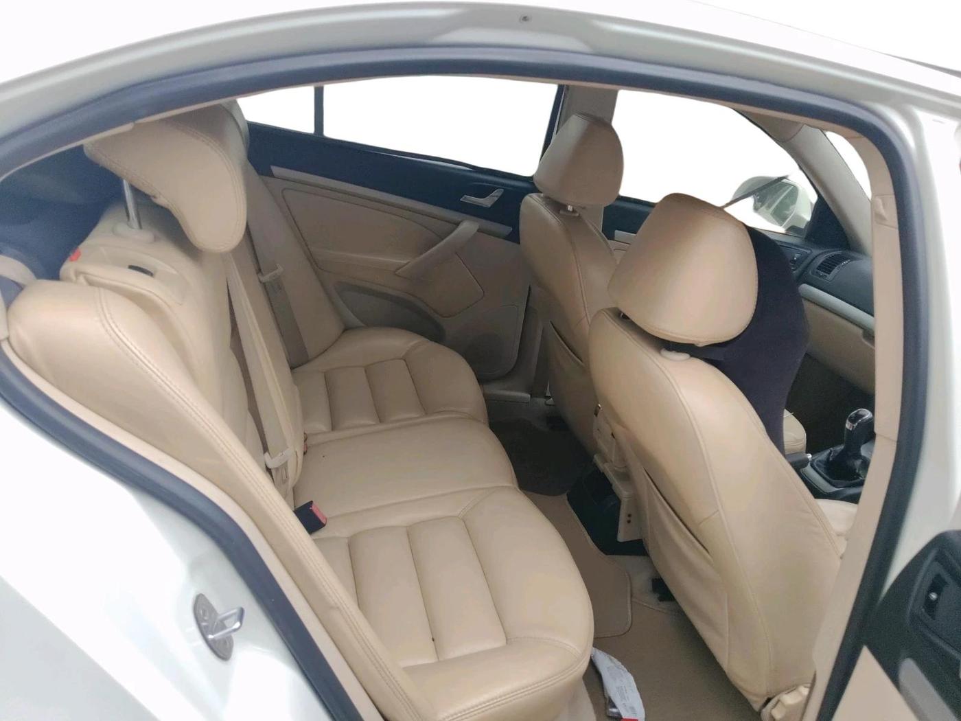 2011 Skoda Laura ACTIVE 1.8 TSI, Petrol, Manual, 1,02,416 km, interior