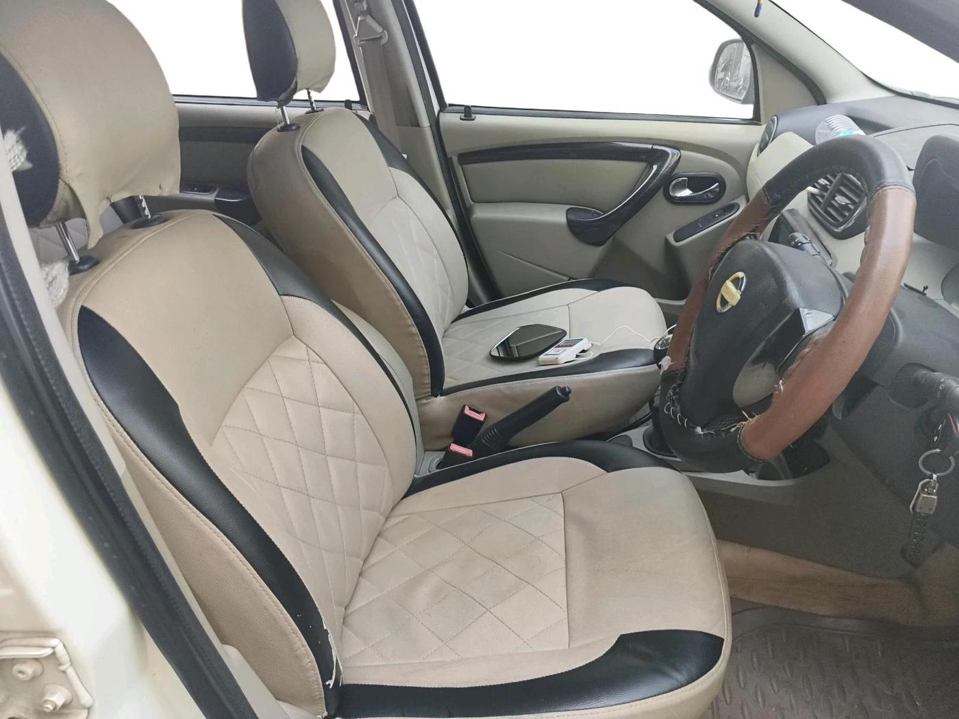 2014 Nissan Terrano XV D THP PREMIUM 110 PS, Diesel, Manual, 2,10,905 km, interior
