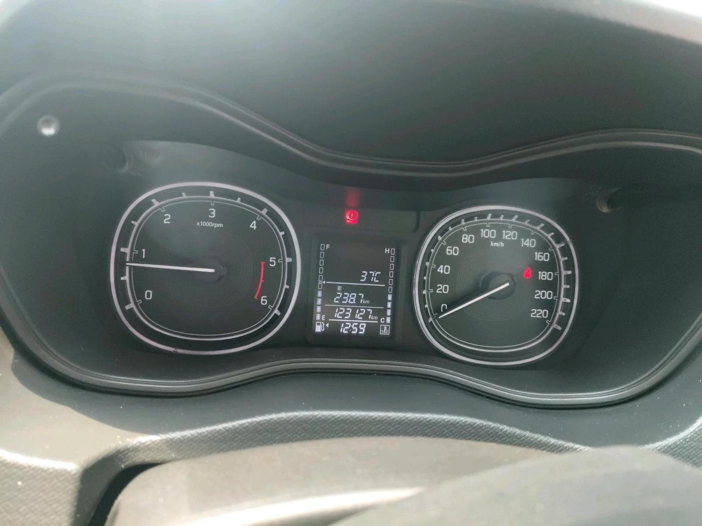 2017 Maruti Vitara Brezza ZDI PLUS, Diesel, Manual, 1,23,127 km, interior