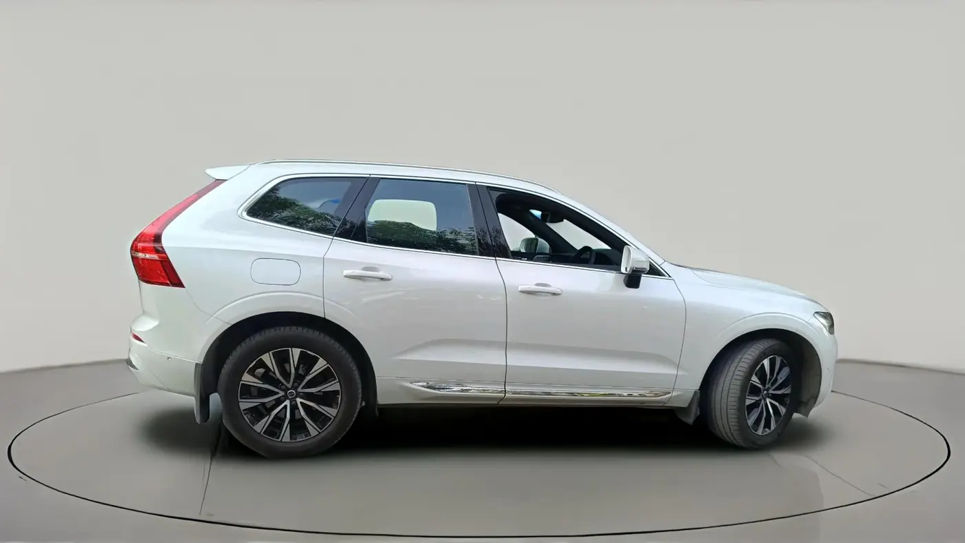 2024 Volvo XC 60 B5 Ultra, Petrol, Automatic, 9,450 km, exterior