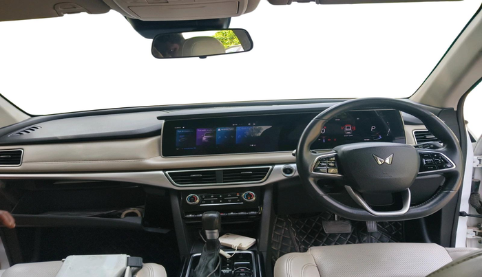 2022 Mahindra XUV700 AX 7 LUXURY D AT 7 STR, Diesel, Automatic, 75,795 km, interior