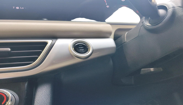 2022 Mahindra XUV700 AX 7 LUXURY D AT 7 STR, Diesel, Automatic, 75,795 km, interior