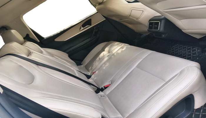 2022 Mahindra XUV700 AX 7 LUXURY D AT 7 STR, Diesel, Automatic, 75,795 km, interior