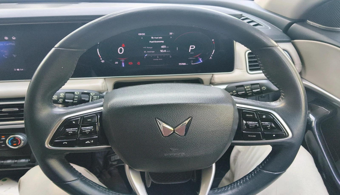 2022 Mahindra XUV700 AX 7 LUXURY D AT 7 STR, Diesel, Automatic, 75,795 km, interior