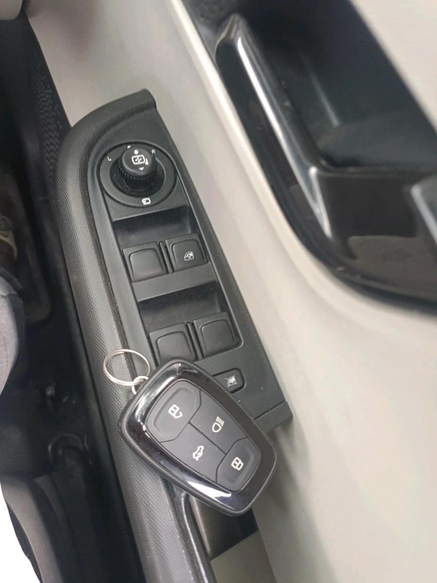 2023 Tata ALTROZ XT PETROL, Petrol, Manual, 15,200 km, interior
