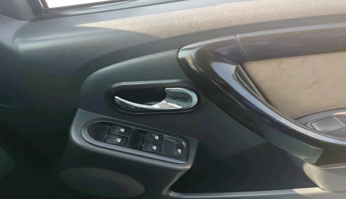 2013 Renault Duster 110 PS RXZ DIESEL, Diesel, Manual, 1,97,395 km, interior