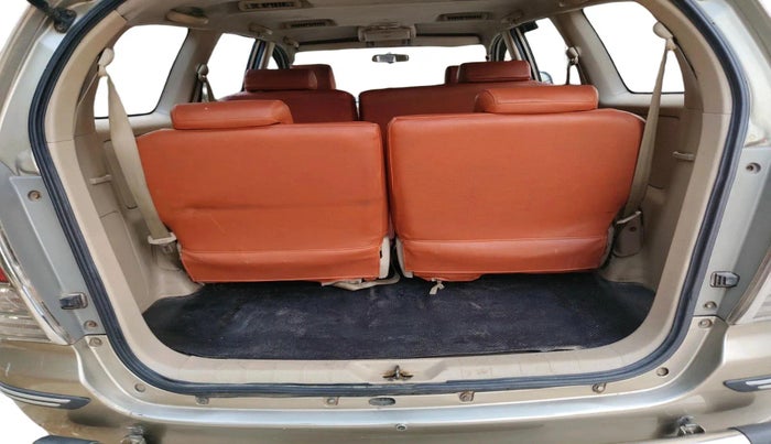 2008 Toyota Innova V 2.5 8 STR, Diesel, Manual, 2,81,476 km, exterior