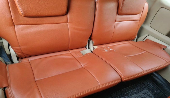 2008 Toyota Innova V 2.5 8 STR, Diesel, Manual, 2,81,476 km, interior