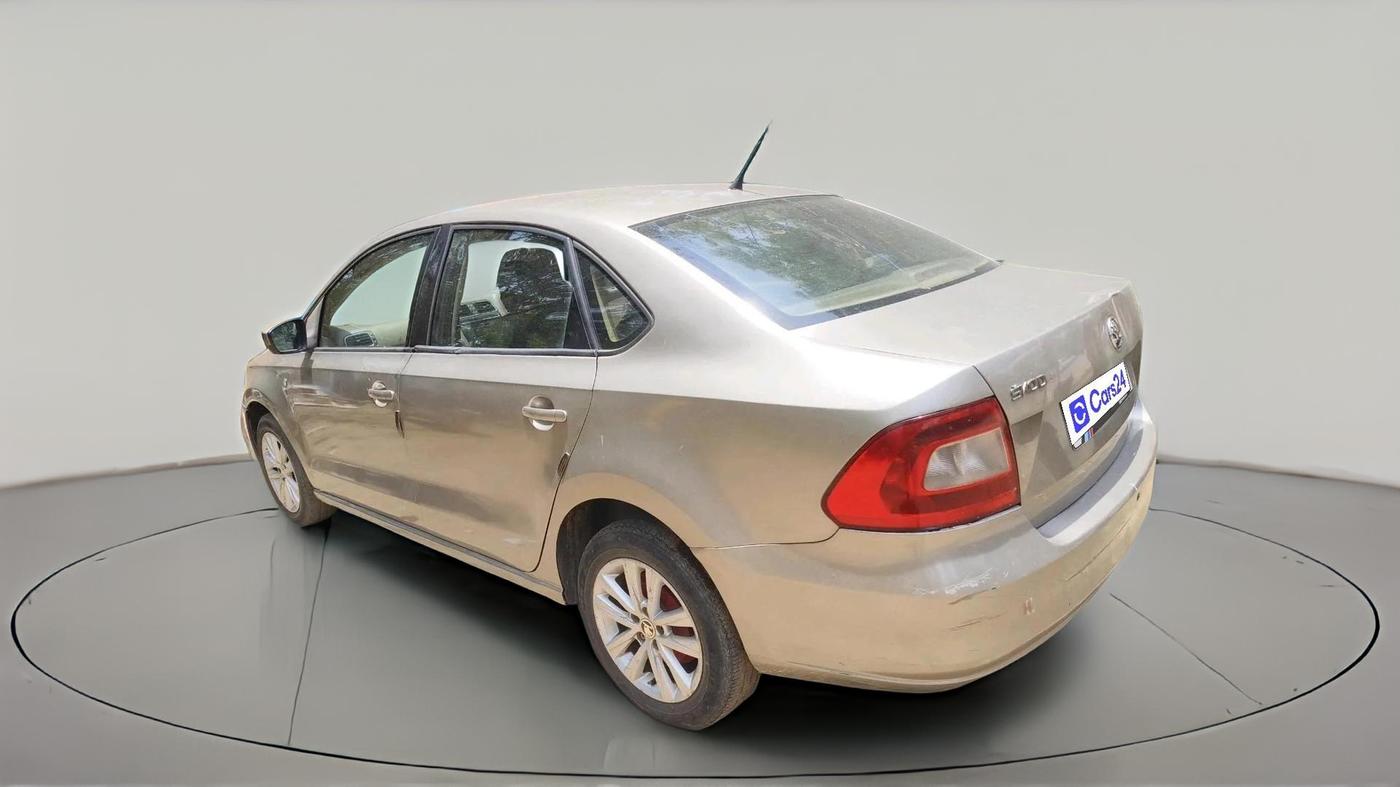 2012 Skoda Rapid ELEGANCE 1.6 TDI CR MT, Diesel, Manual, 2,13,040 km, exterior