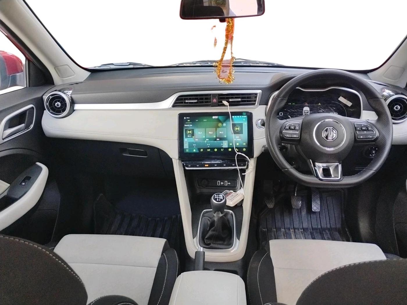 2024 MG ASTOR Select 1.5 MT (Ivory), Petrol, Manual, 14,997 km, interior