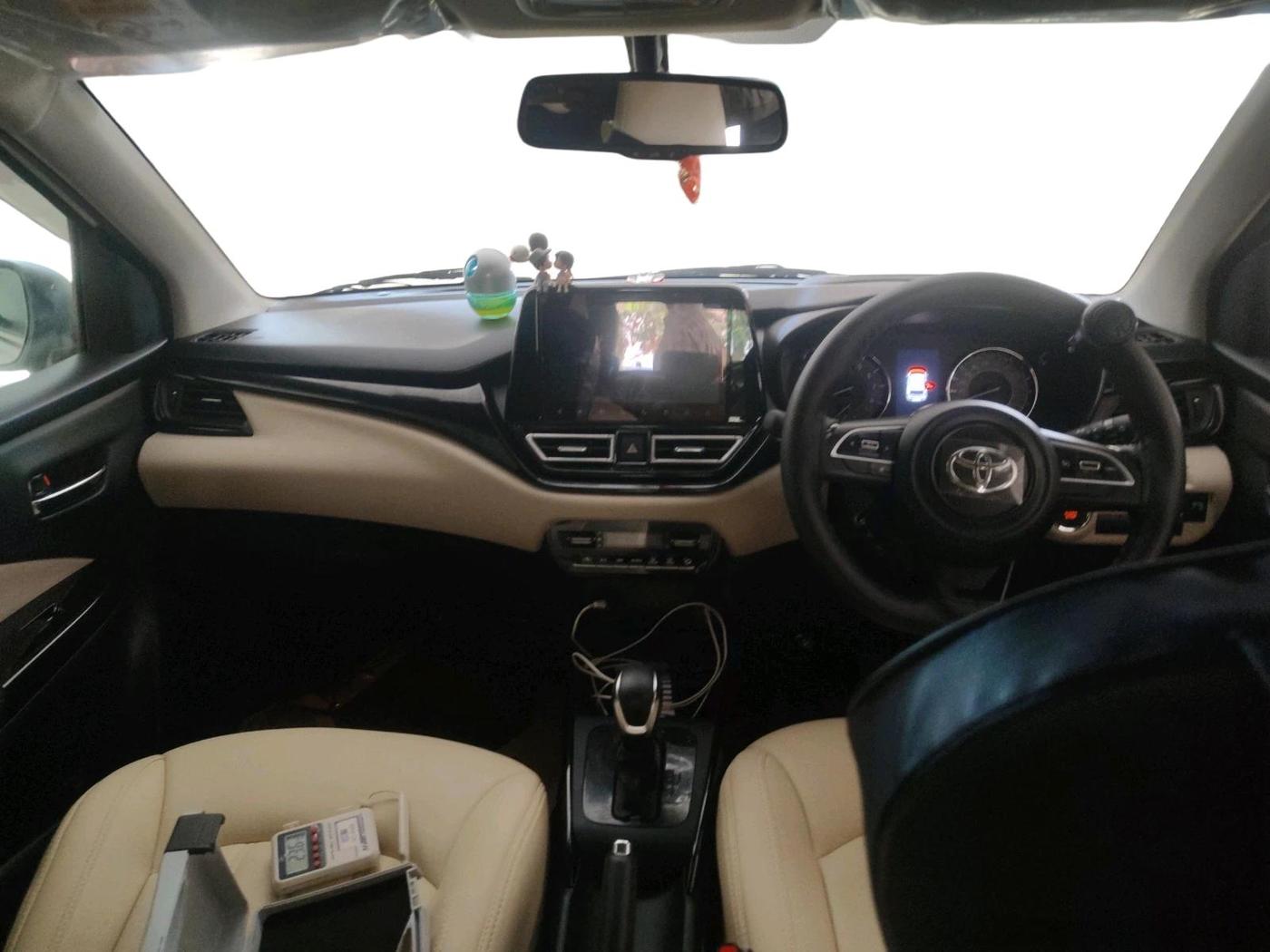2024 Toyota Glanza V AMT, Petrol, Automatic, 5,495 km, interior