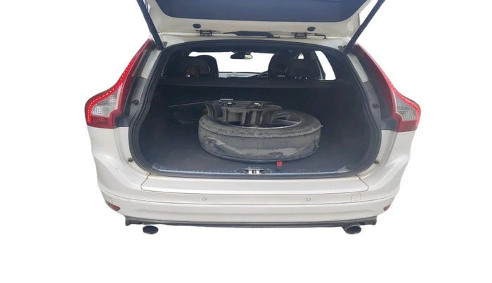 2015 Volvo XC 60 D4 R- DESIGN, Diesel, Automatic, 1,05,695 km, exterior