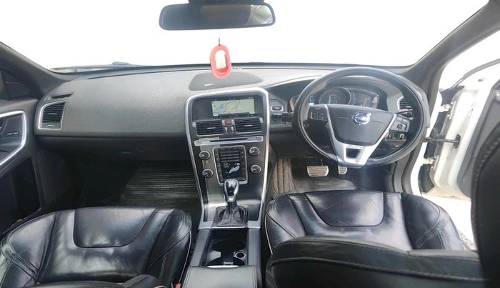 2015 Volvo XC 60 D4 R- DESIGN, Diesel, Automatic, 1,05,695 km, interior