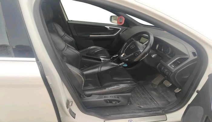 2015 Volvo XC 60 D4 R- DESIGN, Diesel, Automatic, 1,05,695 km, interior