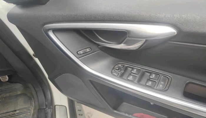 2015 Volvo XC 60 D4 R- DESIGN, Diesel, Automatic, 1,05,695 km, interior