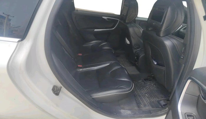 2015 Volvo XC 60 D4 R- DESIGN, Diesel, Automatic, 1,05,695 km, interior