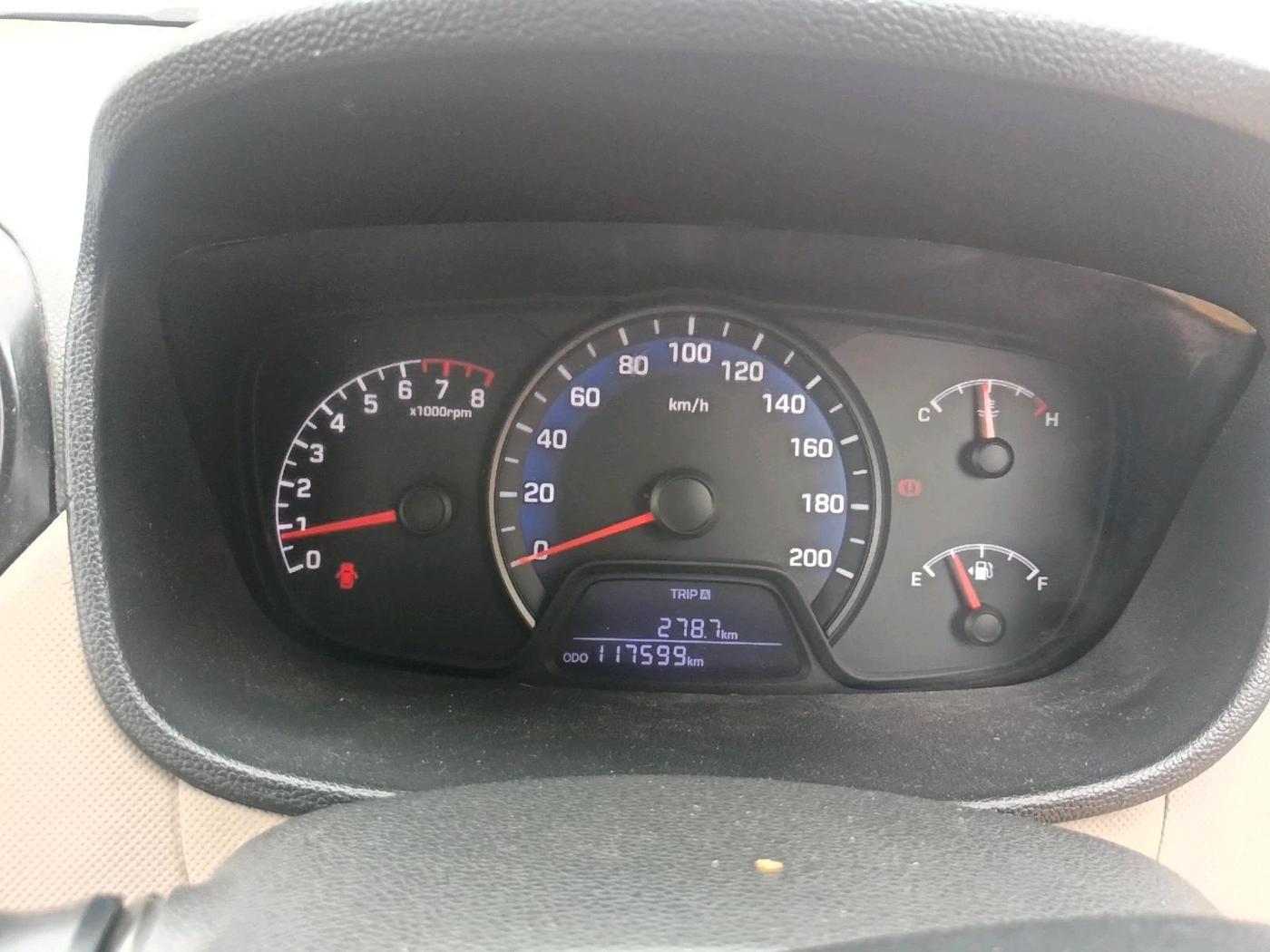 2015 Hyundai Xcent S 1.2, Petrol, Manual, 1,17,599 km, interior