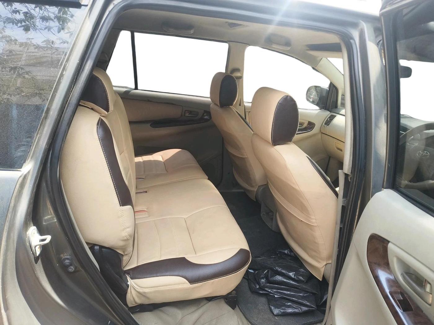 2012 Toyota Innova 2.5 VX 7 STR, Diesel, Manual, 1,53,870 km, interior