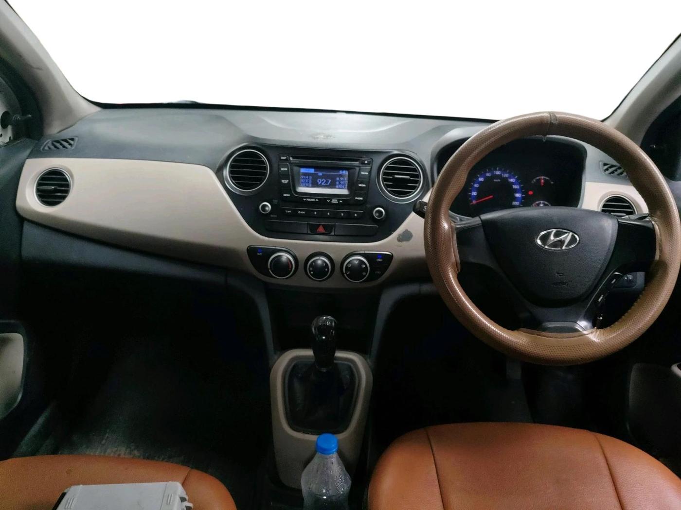 2016 Hyundai Xcent BASE 1.1, Diesel, Manual, 1,95,978 km, interior