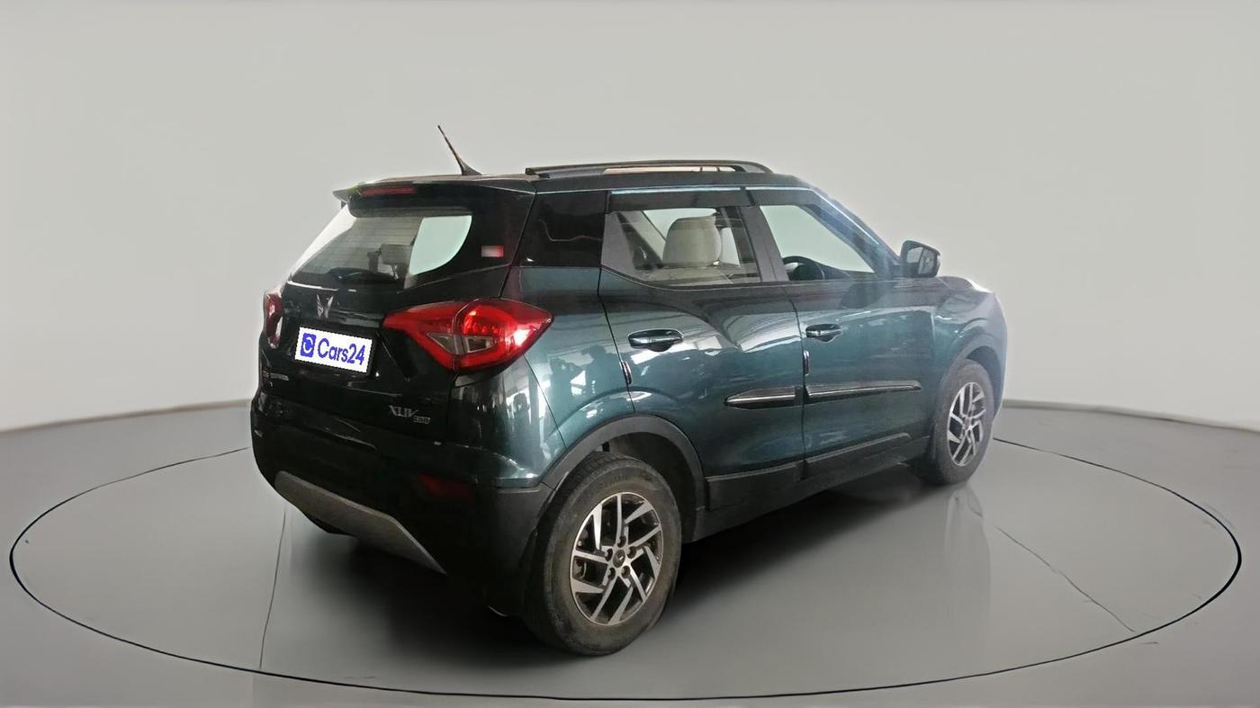 2023 Mahindra XUV300 W8 (O) 1.2 PETROL AMT, Petrol, Automatic, 65,163 km, exterior