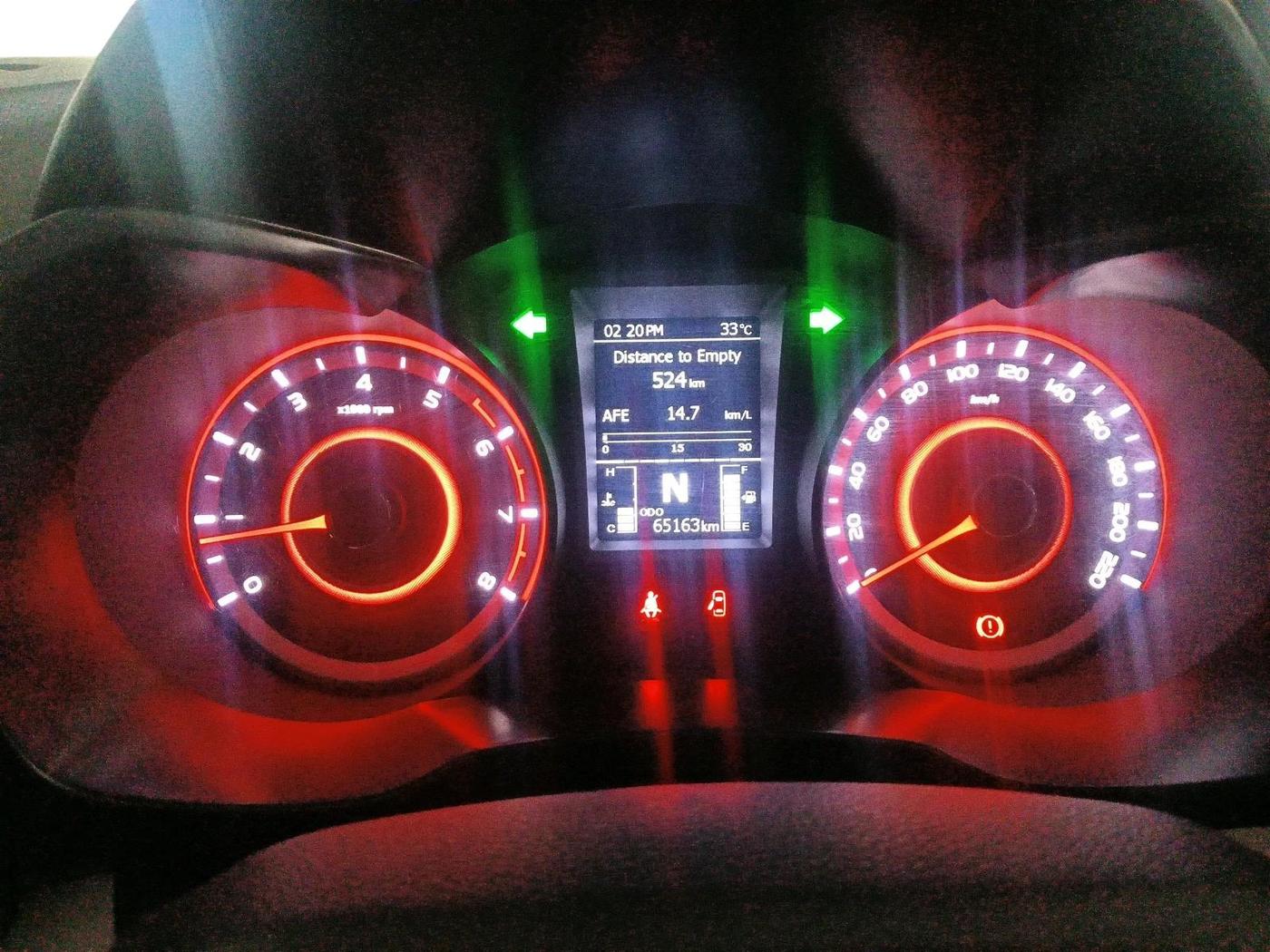 2023 Mahindra XUV300 W8 (O) 1.2 PETROL AMT, Petrol, Automatic, 65,163 km, interior