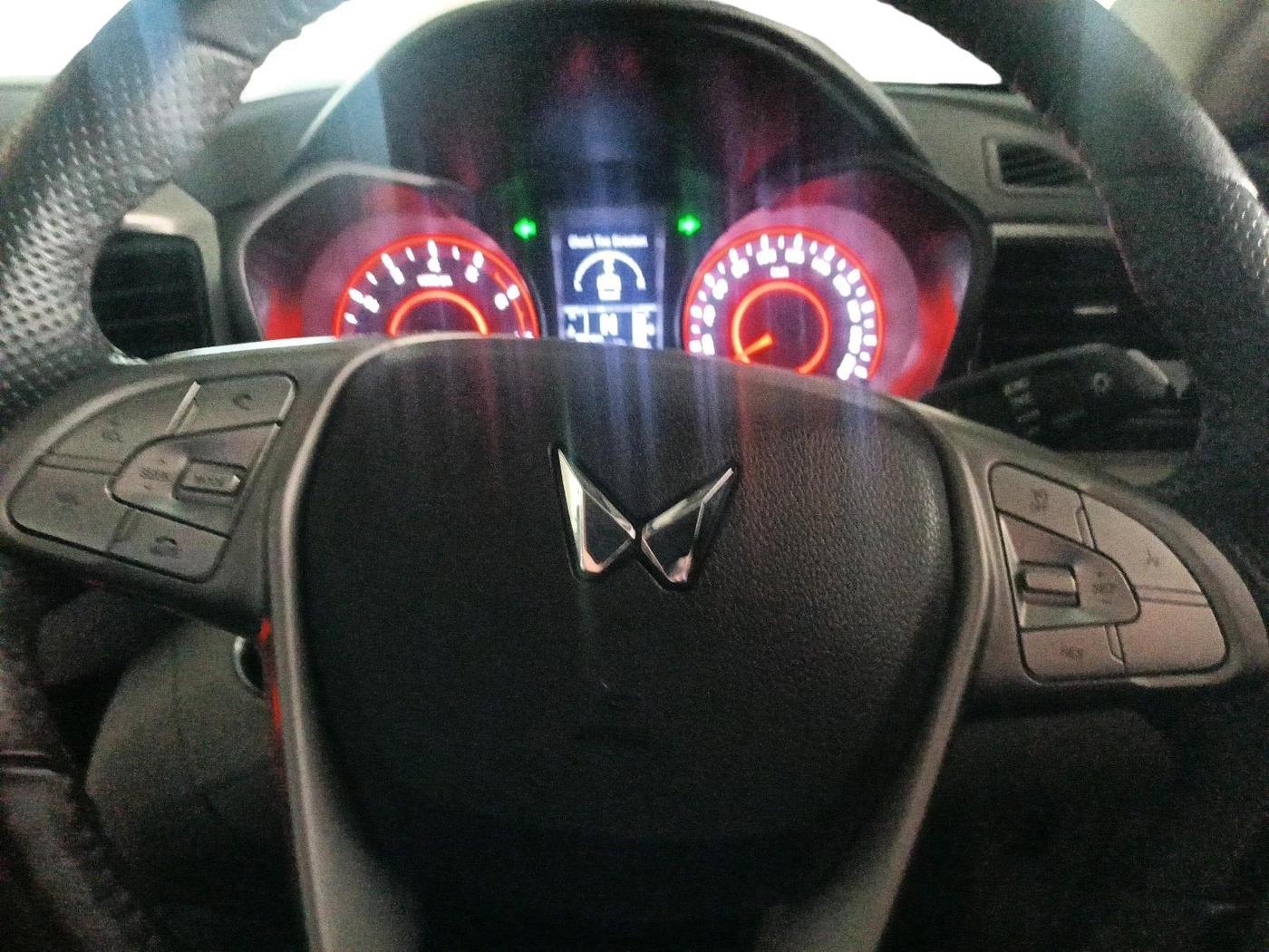 2023 Mahindra XUV300 W8 (O) 1.2 PETROL AMT, Petrol, Automatic, 65,163 km, interior