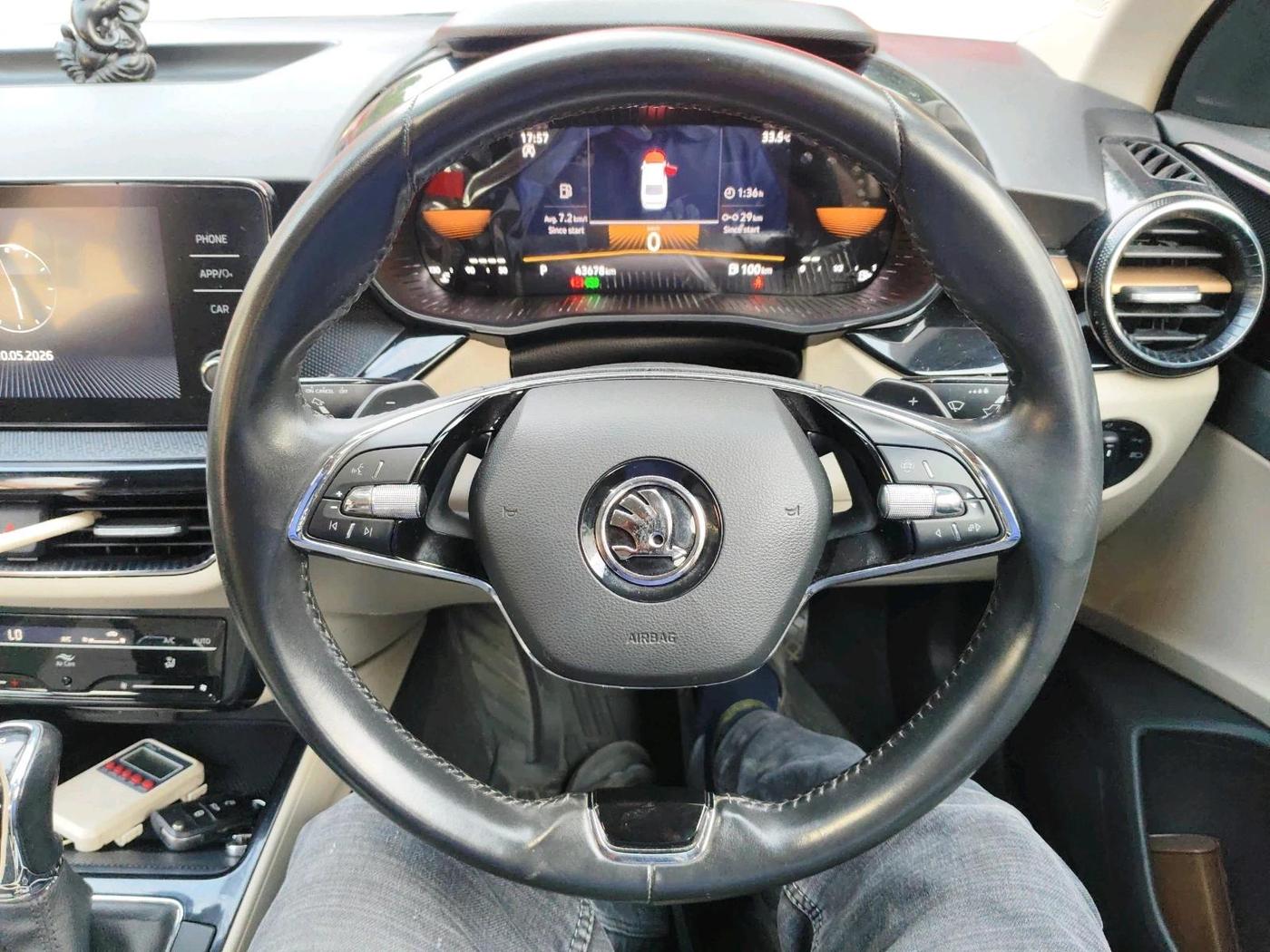 2023 Skoda SLAVIA STYLE 1.0L TSI AT, Petrol, Automatic, 43,678 km, interior