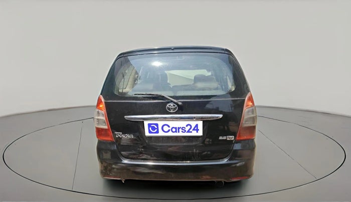 2006 Toyota Innova V 2.5 8 STR, Diesel, Manual, 1,77,879 km, exterior