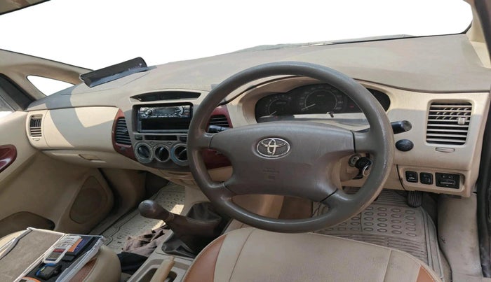 2006 Toyota Innova V 2.5 8 STR, Diesel, Manual, 1,77,879 km, interior