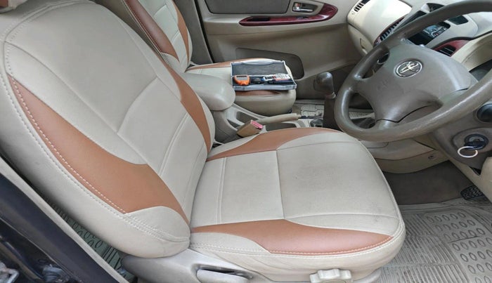 2006 Toyota Innova V 2.5 8 STR, Diesel, Manual, 1,77,879 km, interior