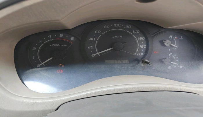 2006 Toyota Innova V 2.5 8 STR, Diesel, Manual, 1,77,879 km, interior