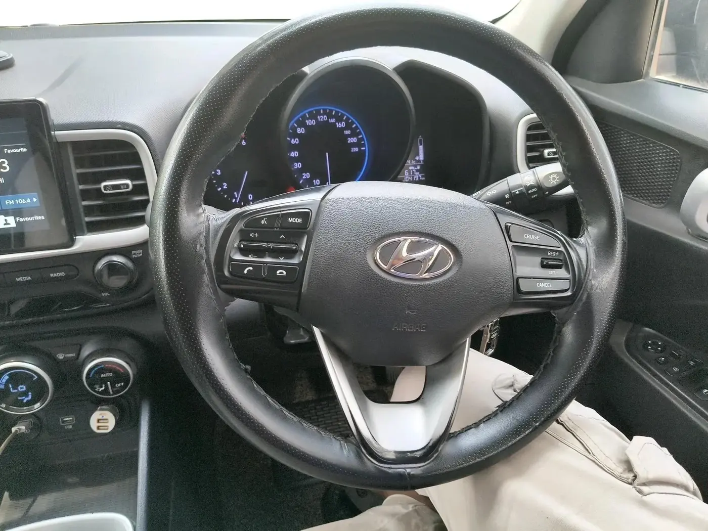 2020 Hyundai VENUE SX 1.5 CRDI, Diesel, Manual, 1,04,197 km, interior