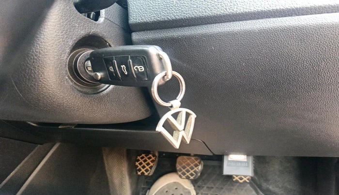 2020 Volkswagen Polo HIGHLINE PLUS 1.0, Petrol, Manual, 1,37,867 km, interior