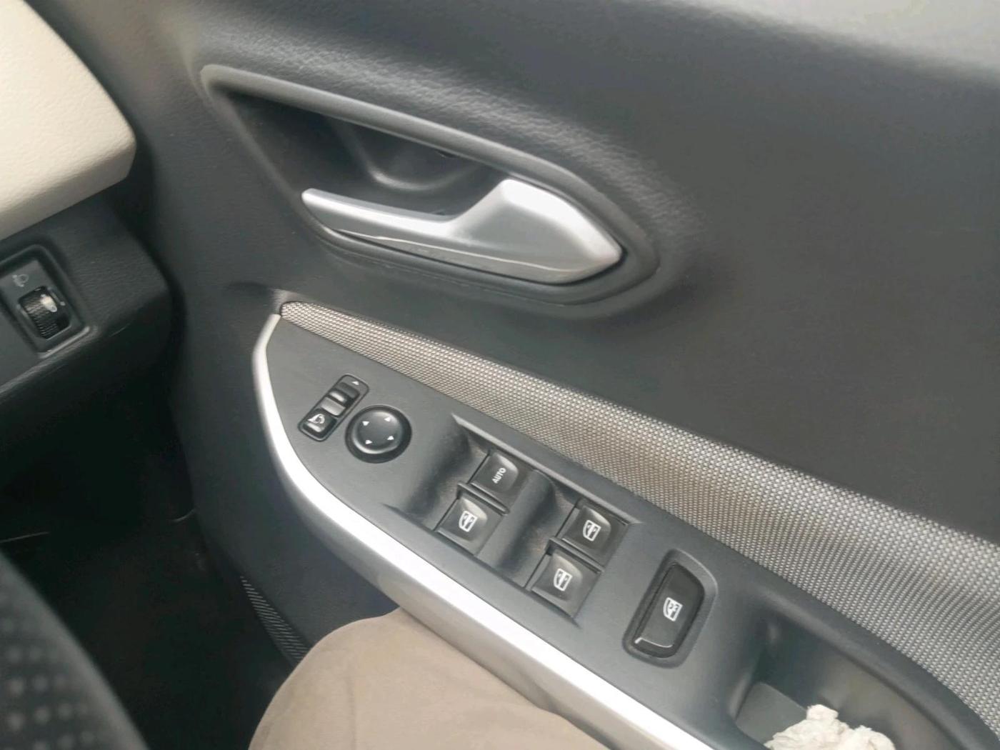 2023 Nissan MAGNITE XV TURBO CVT, Petrol, Automatic, 31,074 km, interior