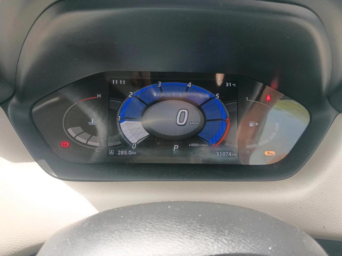 2023 Nissan MAGNITE XV TURBO CVT, Petrol, Automatic, 31,074 km, interior