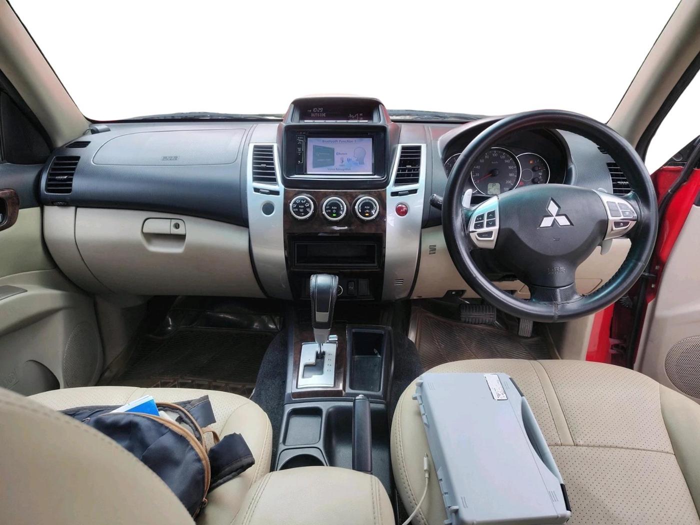 2018 Mitsubishi Pajero Sport 2.5 AT 4X2, Diesel, Automatic, 1,86,422 km, interior