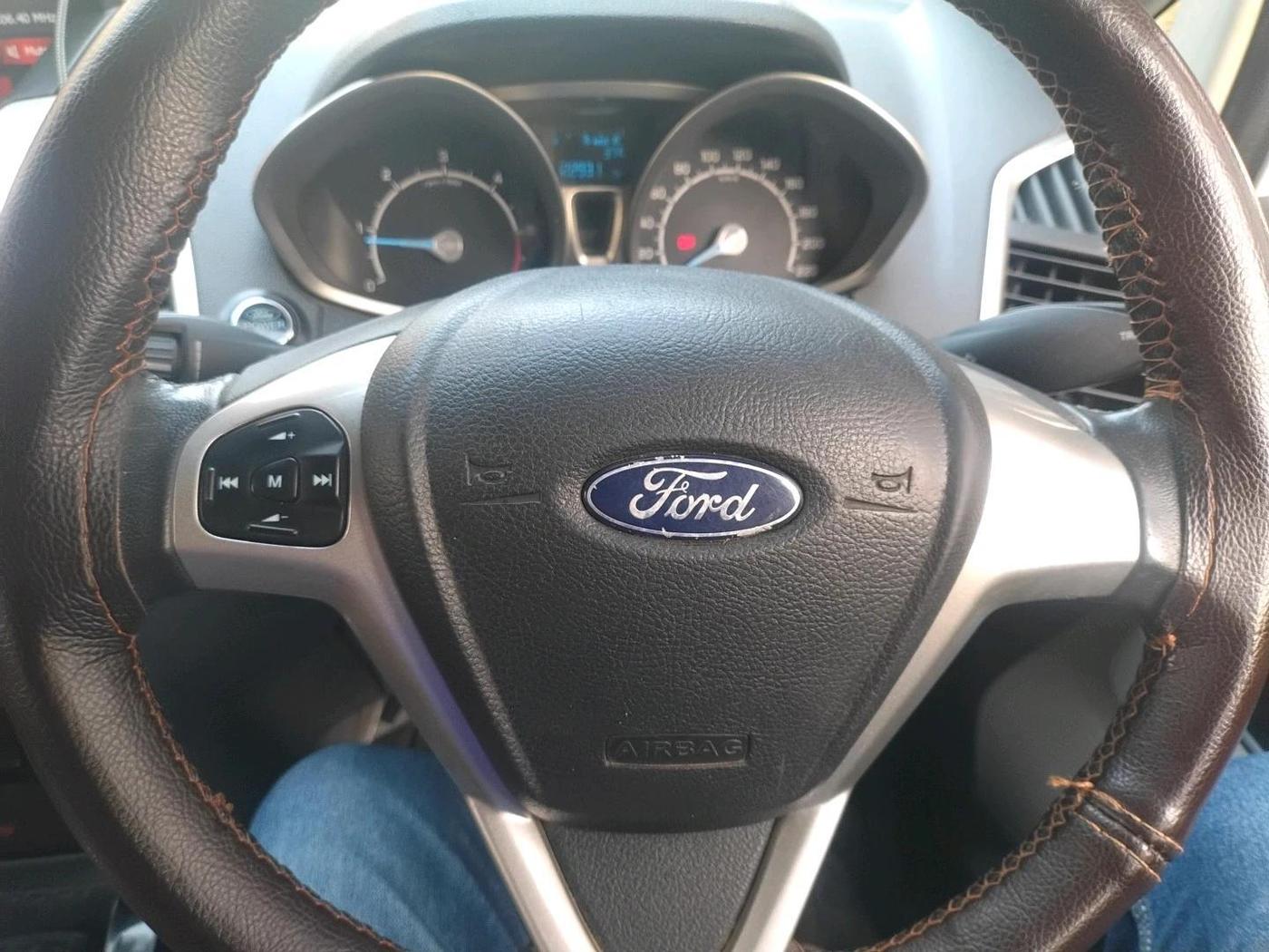 2017 Ford Ecosport TITANIUM 1.5L DIESEL, Diesel, Manual, 1,22,931 km, interior