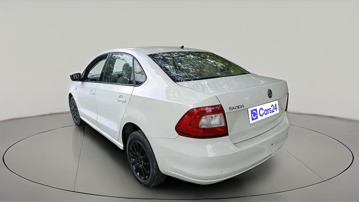 2014 Skoda Rapid 1.5 TDI CR ELEGANCE AT, Diesel, Automatic, 77,698 km, exterior