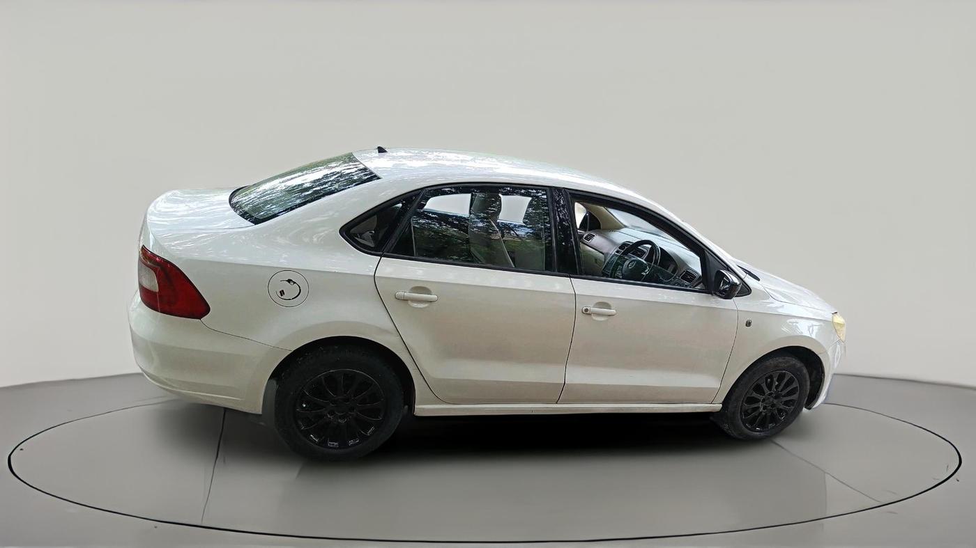 2014 Skoda Rapid 1.5 TDI CR ELEGANCE AT, Diesel, Automatic, 77,698 km, exterior