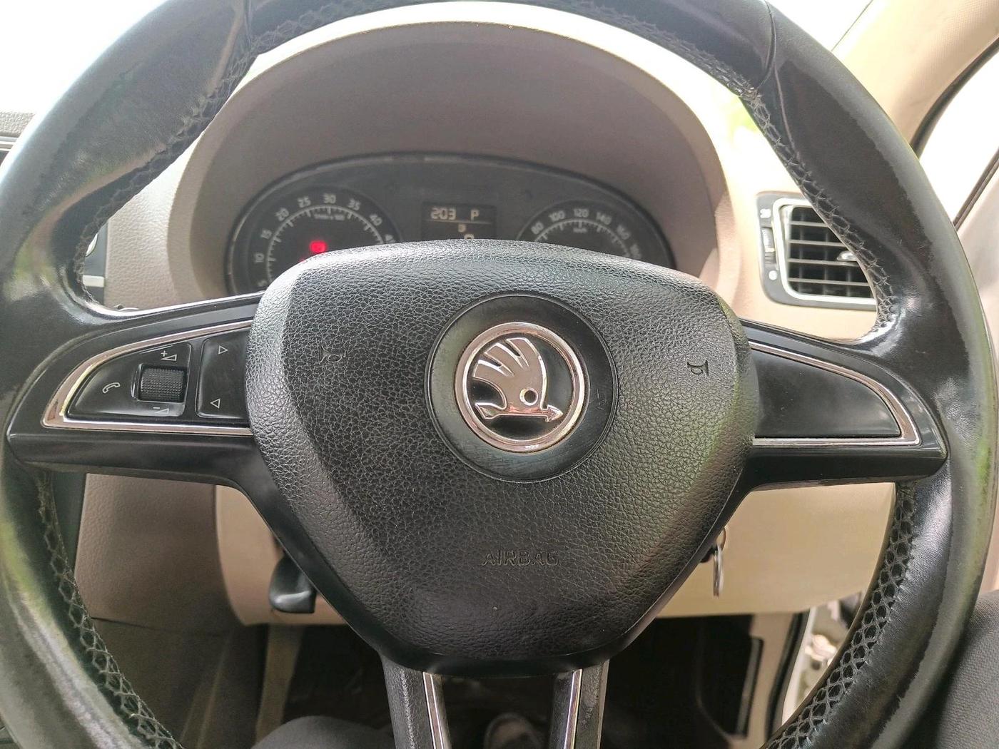 2014 Skoda Rapid 1.5 TDI CR ELEGANCE AT, Diesel, Automatic, 77,698 km, interior
