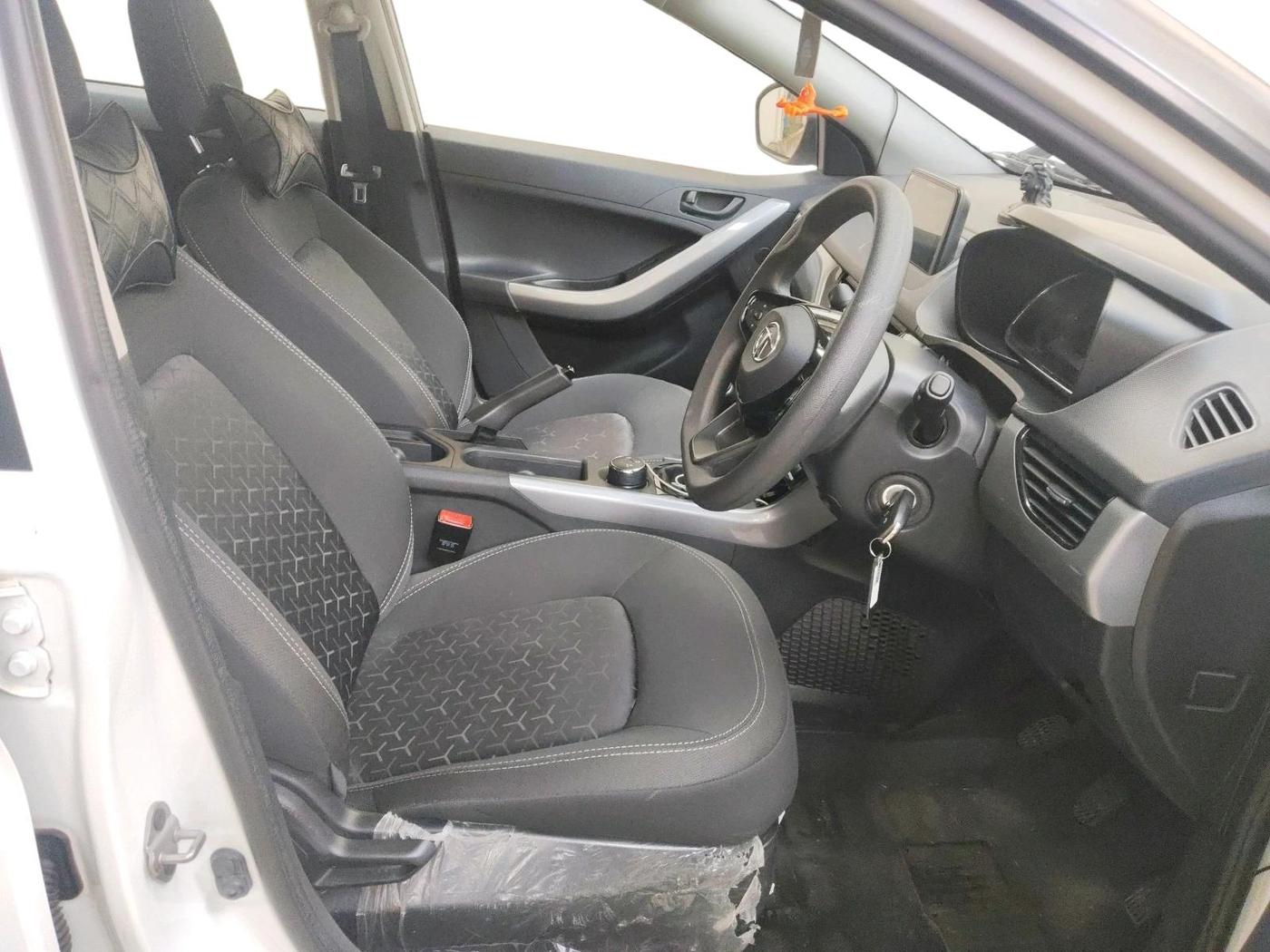2023 Tata NEXON XM PLUS SUNROOF DIESEL, Diesel, Manual, 47,239 km, interior