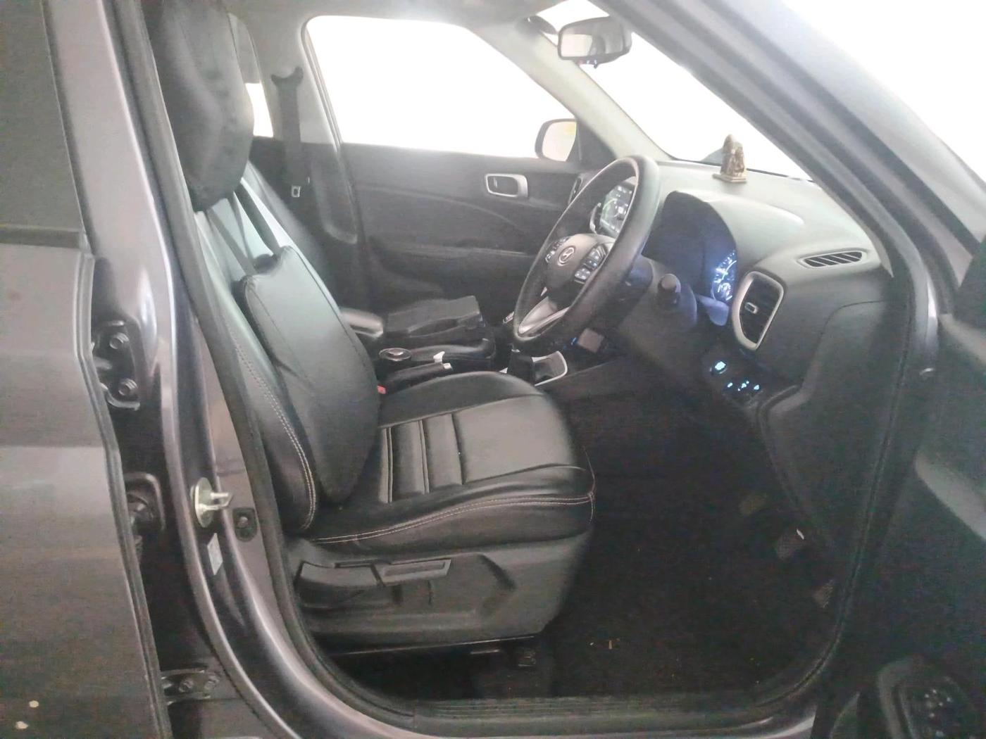 2020 Hyundai VENUE SX 1.0 (O) TURBO, Petrol, Manual, 79,202 km, interior