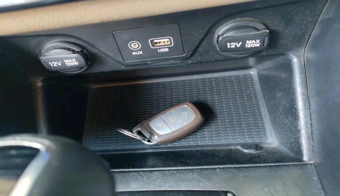 2017 Hyundai Tucson 2WD AT GL PETROL , Petrol, Automatic, 1,47,081 km, interior