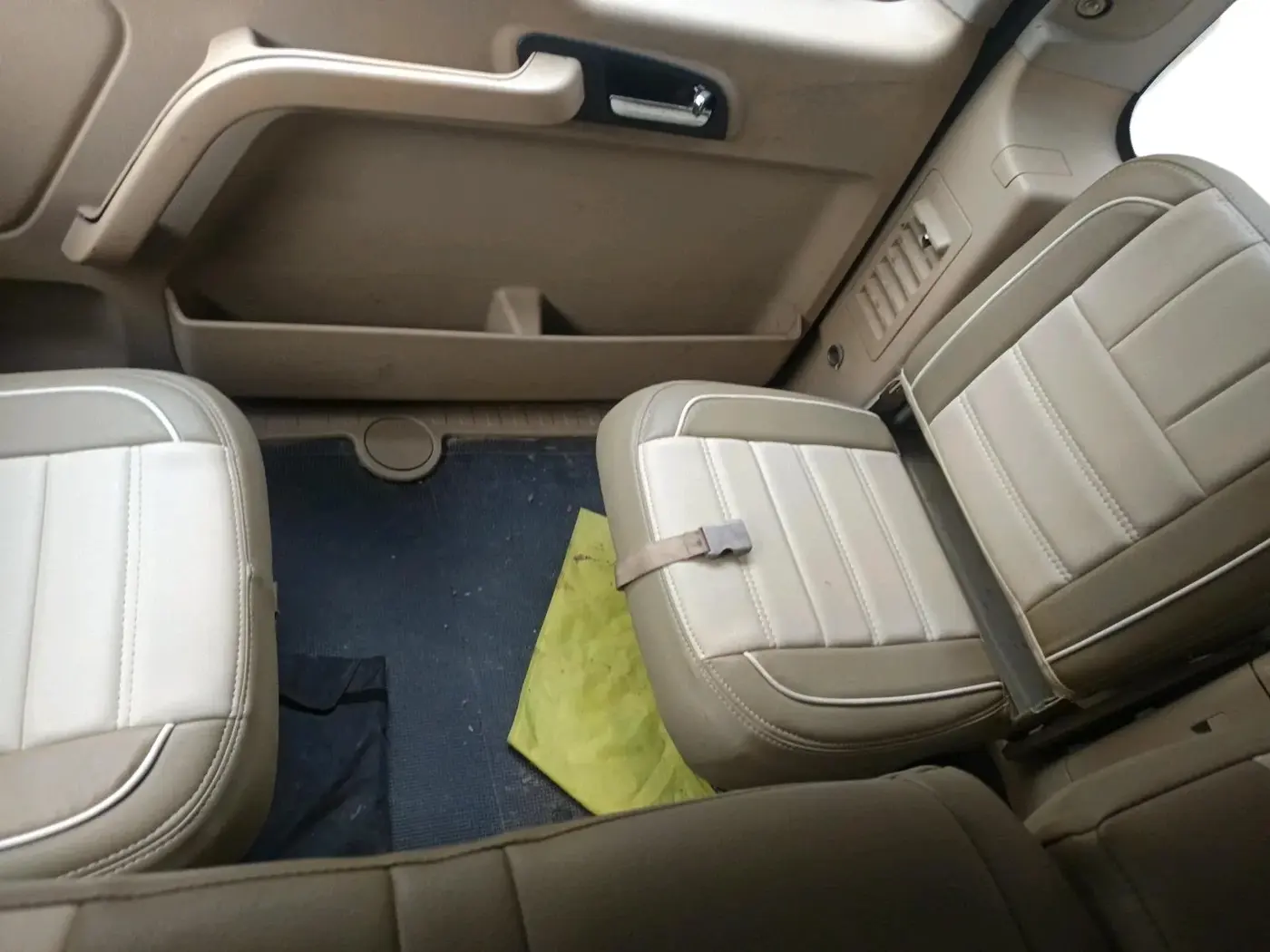 2013 Tata Safari Storme 2.2 VX 4X4, Diesel, Manual, 1,67,432 km, interior