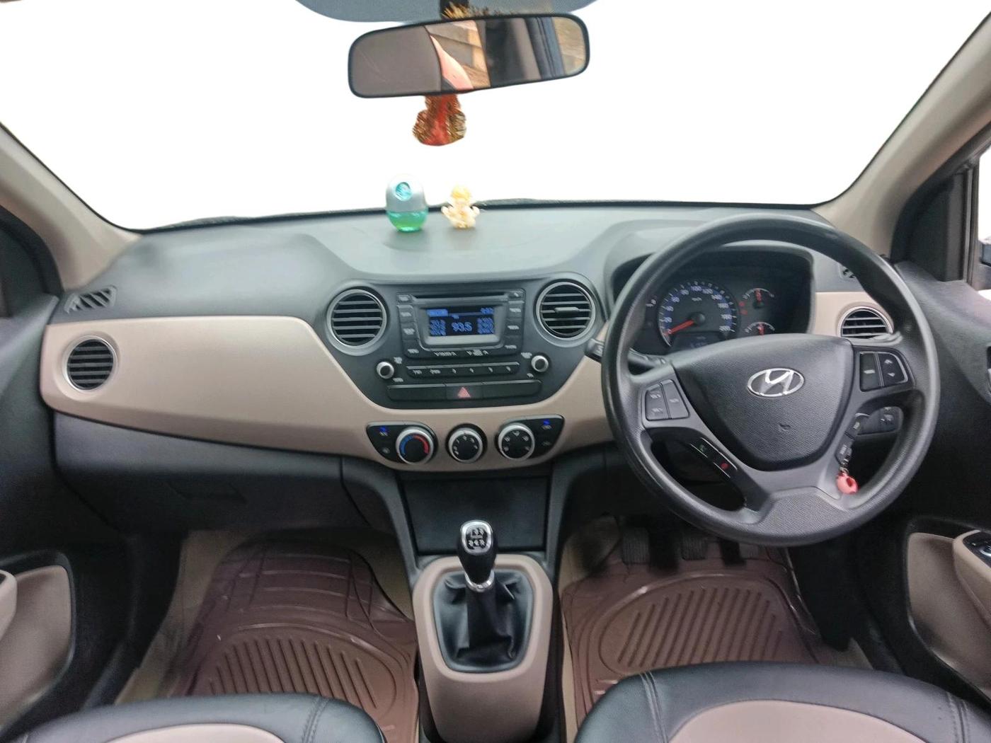 2015 Hyundai Xcent S 1.2, Petrol, Manual, 1,01,815 km, interior
