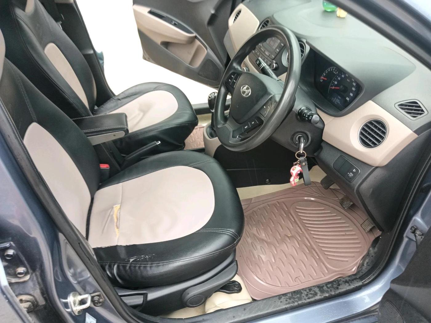 2015 Hyundai Xcent S 1.2, Petrol, Manual, 1,01,815 km, interior