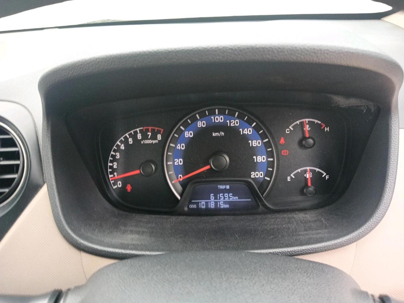 2015 Hyundai Xcent S 1.2, Petrol, Manual, 1,01,815 km, interior
