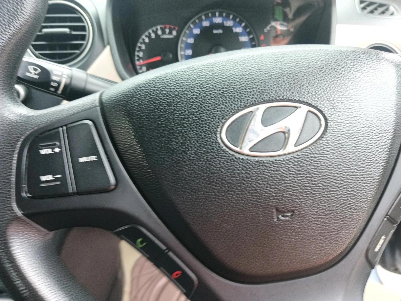2015 Hyundai Xcent S 1.2, Petrol, Manual, 1,01,815 km, interior